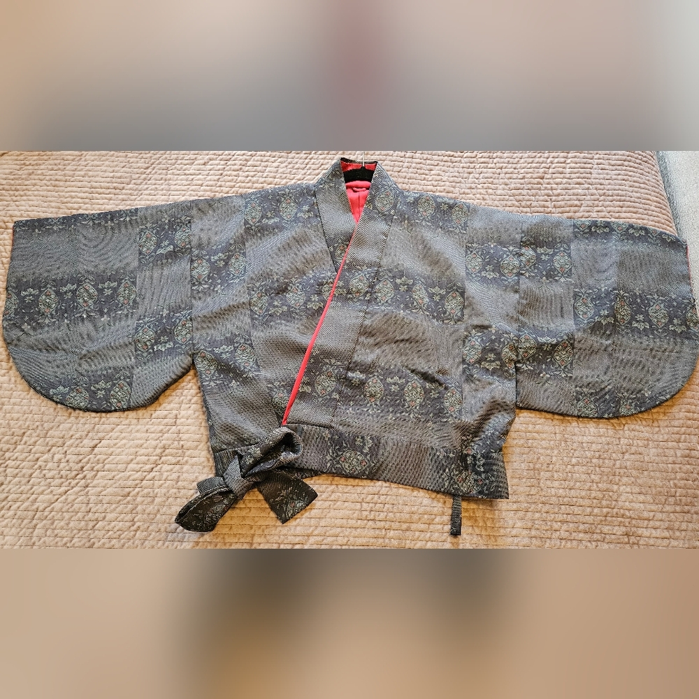 Elegant Gray Vintage Women's Cropped Kimoni